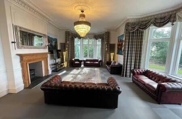 Huge Holiday Home in Fabulous loaction