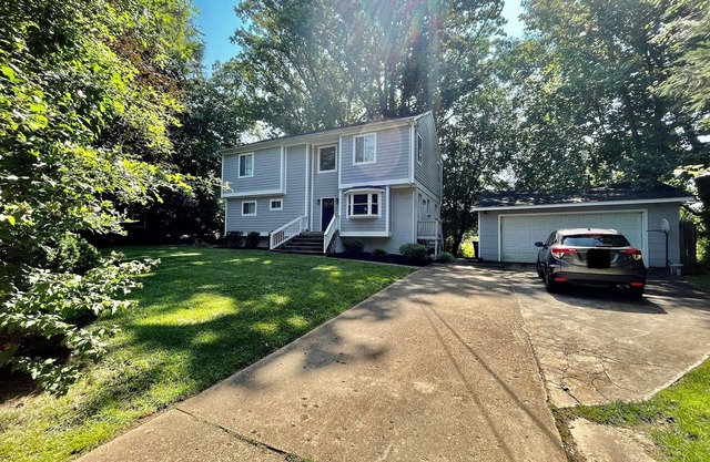 Huge home 15 min to DC 10 min to Tyson’s 4bed+den 3.5ba 2 car garage sleeps 10