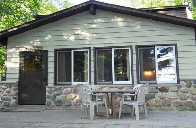 Huge Lake view- Sleeps 8-On Lake Chippewa in Hayward WI. 4 bedrooms and 2baths
