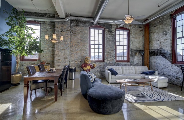 Huge Loft U of M Dinkytown