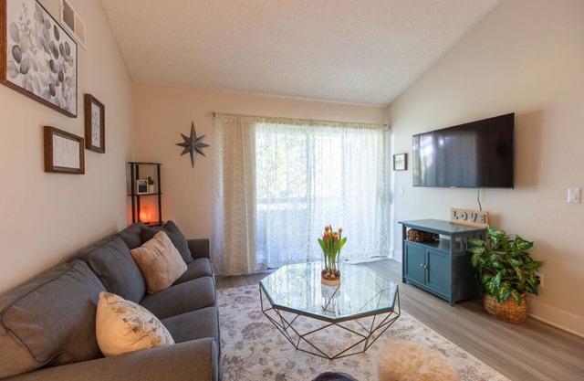 Huge Oceanside 2BR Apartment|King & 2 Queen beds