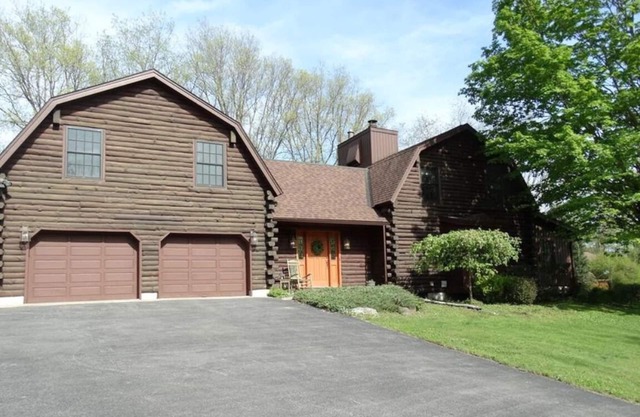 Huge Rustic Lake George Area Log Home - Indoor hot tub & Sauna, Pool, 5BR 3BA