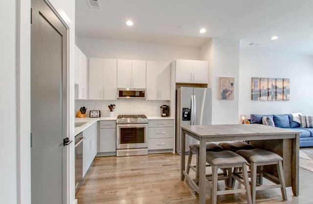 Huge Stunning Townhome - Private Viewing Terrace