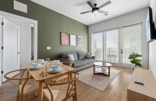 Huge Stylish Apartment in Newest Part of Tampa!