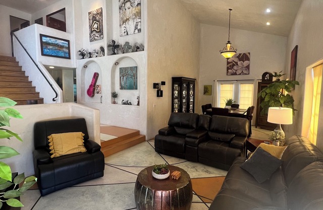 Huge Upscale Alamosa Home with Hot Springs Admission Included for up to 10!