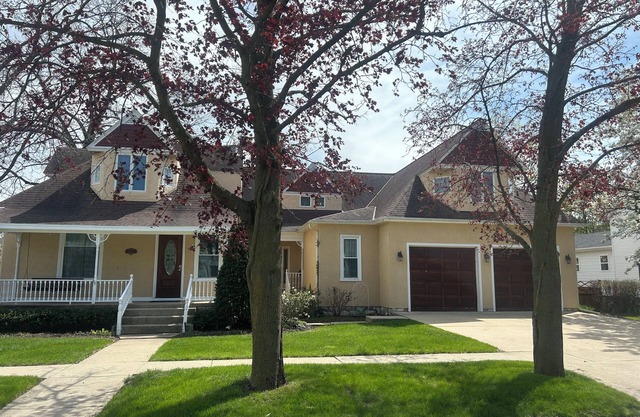 HUGE walk to lake/downtown pets OK tons of gathering space