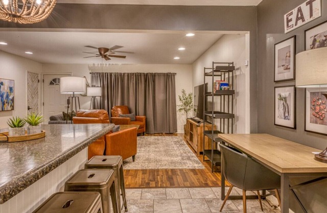 Huge yard, Family-friendly, Hot Tub, walk to Beach, Dunes, Hiking Trails
