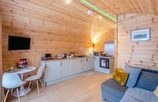 Hugo - One Bedroom House, Sleeps 2