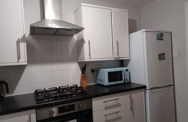 Huku Kwetu - Fieldfare Green