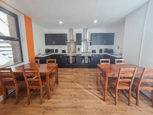 Hullywood rooms with shared kitchen facilities