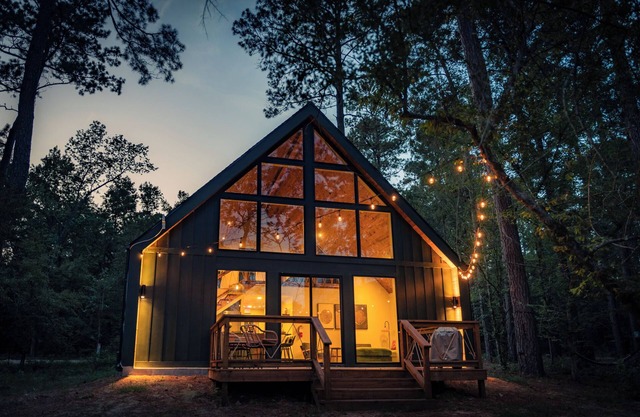 Hummingbird, Luxury Lakefront Cabin at Sam Houston National Forest (Hummingbird)