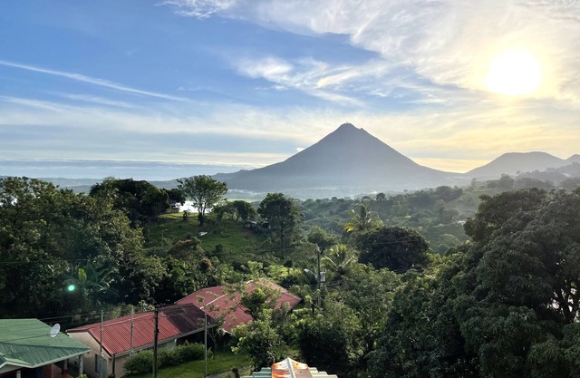 Hummingbird Suite - Stunning Arenal Volcano and Lake Views