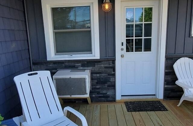 Hunter's Hideaway at Christopher's Dockside