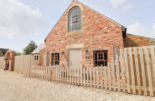 HUNTERS LODGE AT WILDERSLEY FARM, pet friendly in Belper