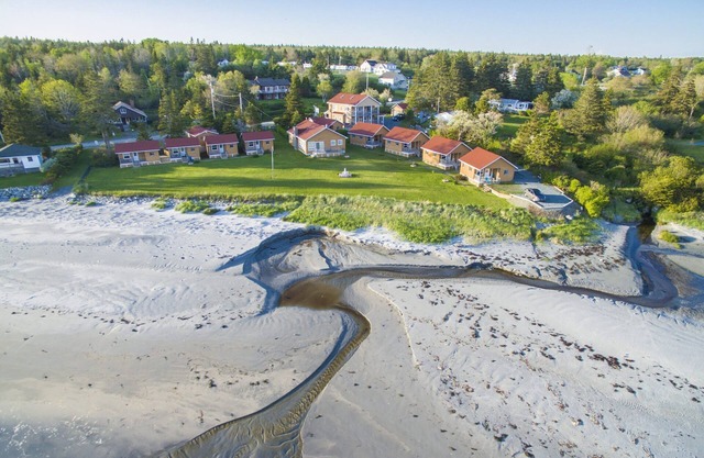 Hunts Point 2-BR Coastal Retreat - Cottage # 2