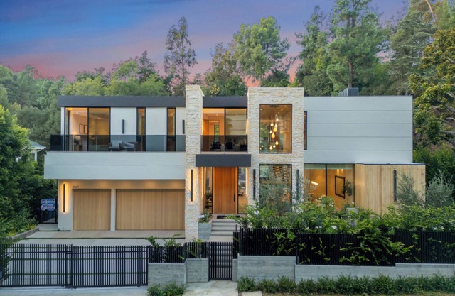 Hutton Villa - Luxury Modern Retreat in Iconic Beverly Hills Oasis