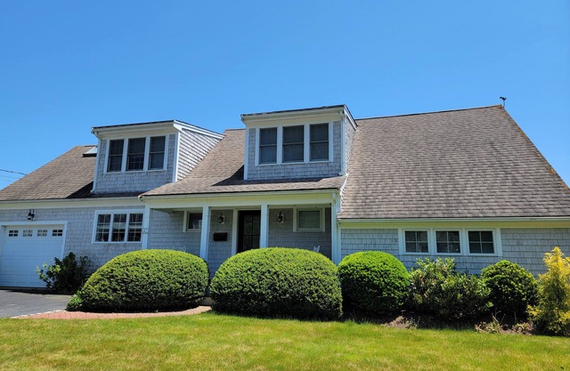 Hyannis Harbor Front 3br, 3-1/2 ba with private sandy beach and deep water dock!