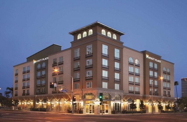 Hyatt Place Riverside Downtown