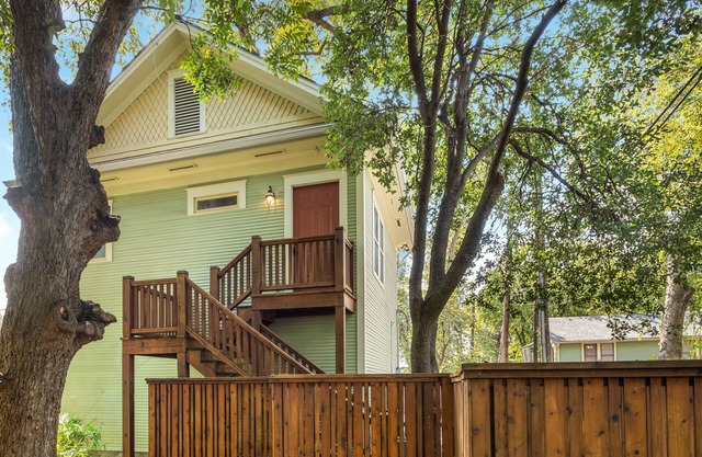Hyde Park Historic District - Close To Everything Austin Has To Offer!