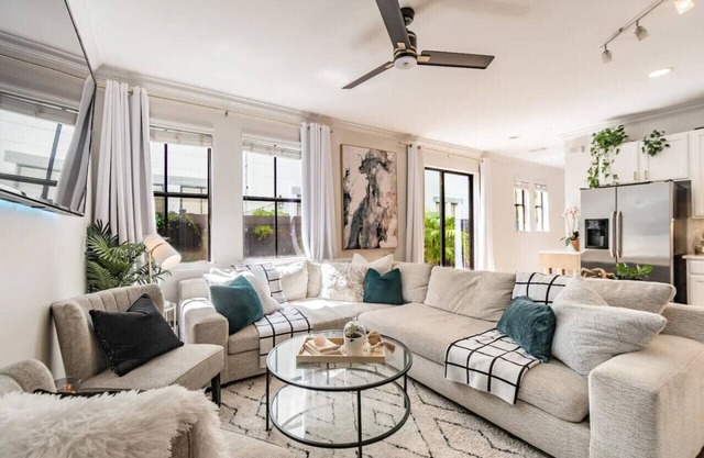 Hyde Park/SoHo/Downtown 2/2 Townhome