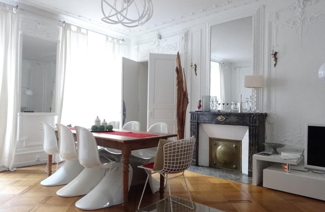 Hyper Centre 4 bourgeois rooms 135 m2 terrace, private parking