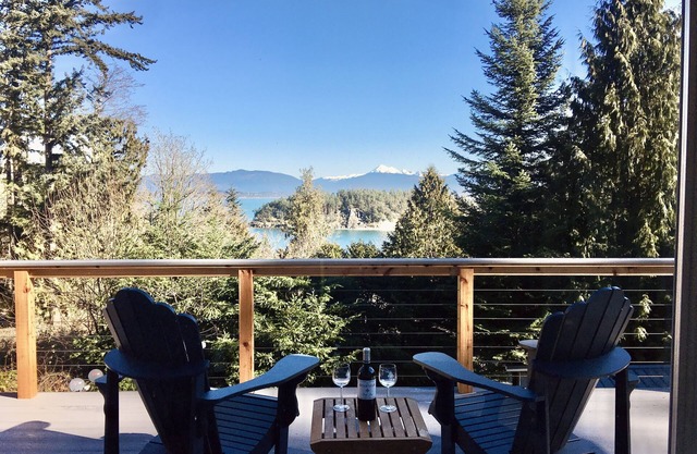 I'm Your Huckleberry.or.Guemes Island Cabin with stunning views