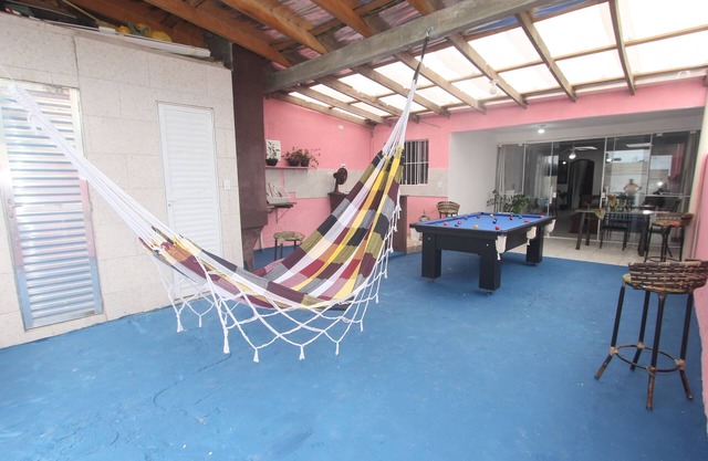 I rent a beach house with a swimming pool, air conditioning, pool table and sauna.