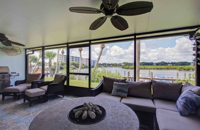 ICW Access Water 2 Bed Two Bath Villa Floating Dock Optional Up to 22 foot boat