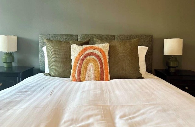 Ideal Bicester Town Centre Apartment Sleeps 6