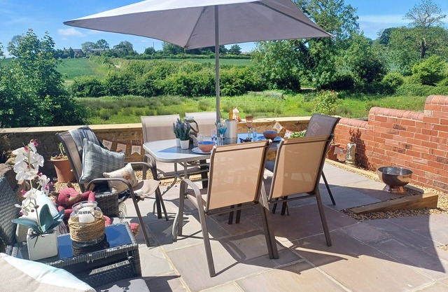 Ideal for small groups - Thorner/Leeds 3 Bed cottage - with fantastic views