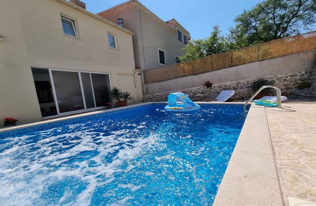 Ideal getaway vacation near Dubrovnik, private pool,family & group vacation
