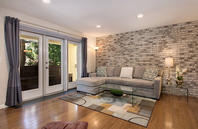 Ideal Hillcrest Walkable Location; Restaurants, Shops, Balboa Park, etc.