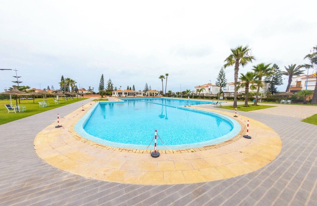 Ideal house, residence full security for kids. Private beach and swimming pool.