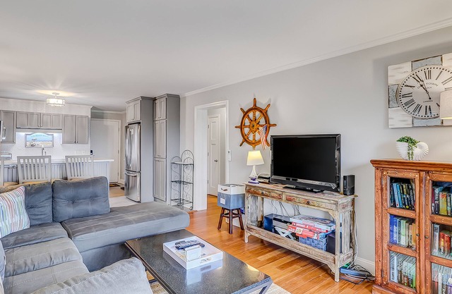 Ideal Island Gem W/Shared Pool, Beach Access, Free WiFi, Private Balcony & More