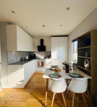 Ideal Location - Brondesbury Apartment, NW6