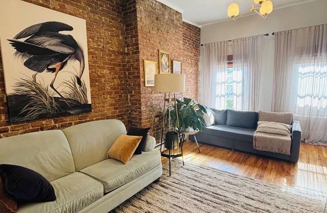 *IDEAL LOCATION *CHIC HOME*7 min to NYC*GROVE ST