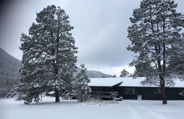 Ideal location for Wolf Creek ski resort vacations for 10 with optional 6 added.