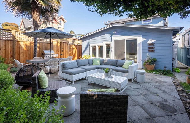 IDEAL LOCATION! Steps 2 Beach,Shops,Dining/Great Yard 4 BBQ