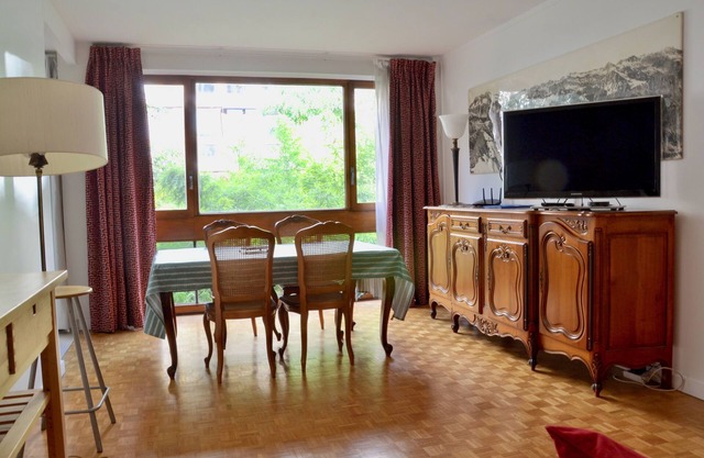IDEAL Val de Grace/Luxembourg Gardens: Large Flat