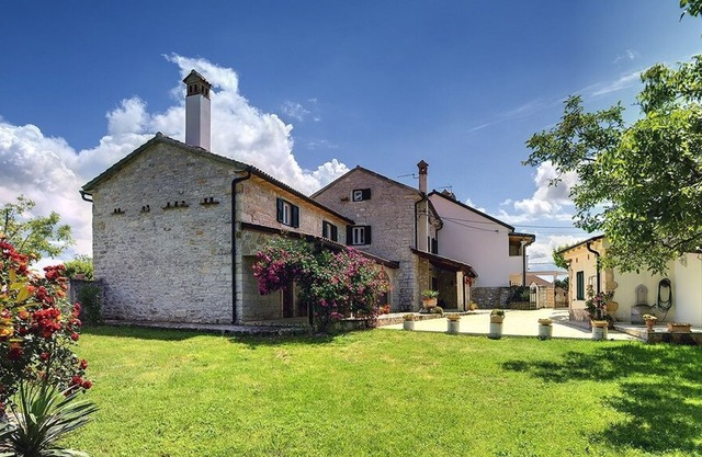 Ideal villa for family holidays in a beautiful and peaceful location for 16