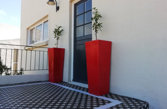 Ideally Located with Views - 100m to Beach, 1 h to Cape Town, South Africa