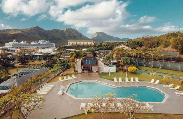 Idyllic 2BR Condo w/Full Kitchen w/Relaxing Outdoor Pool | Near Nawiliwili Par