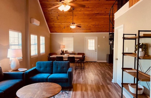 Idyllic 8 Acre Private River Front-Nomad Ranch River Rock