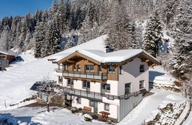 Idyllic apartment, terrace and mountain view