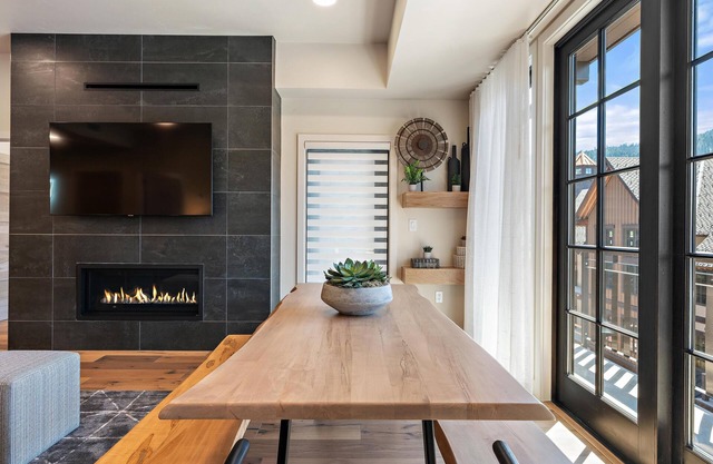 Idyllic Condo|Gas Fireplace|Balcony w/Plaza View