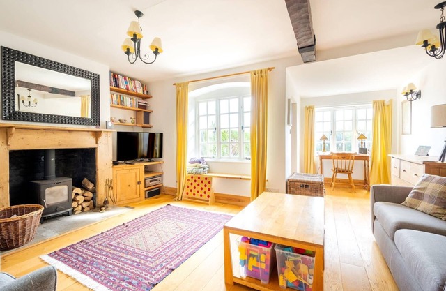 Idyllic Cotswolds Cottage & Garden, Nr Burford