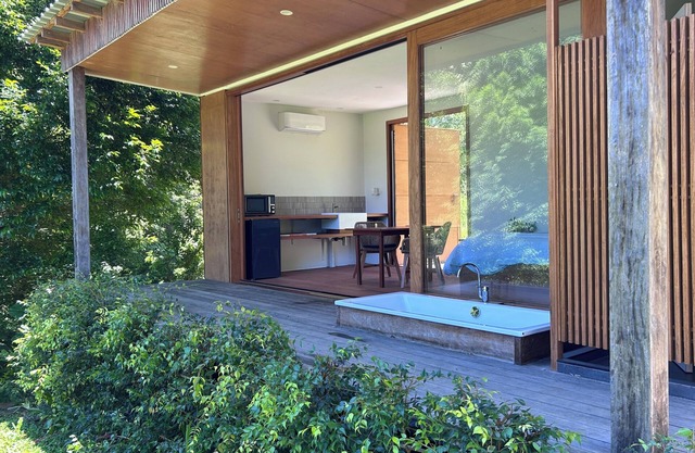 Idyllic cottage retreat with your own private swimming hole and jetty on river