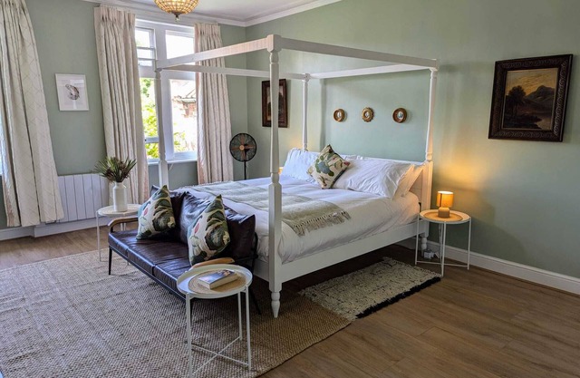 Idyllic country house holiday with a tennis court near the North Norfolk coast.