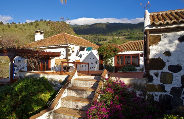idyllic country house with lots of flowers in the sunny west of La Palma