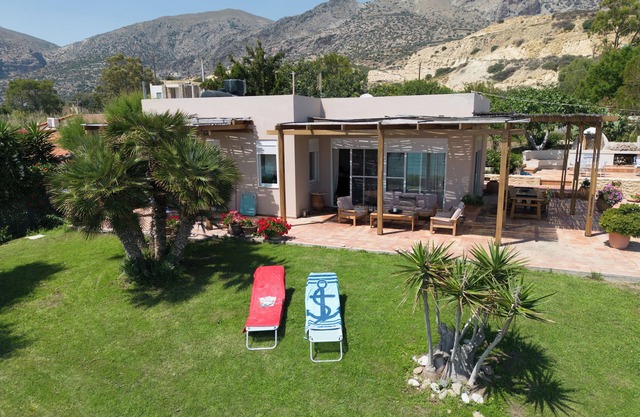 Idyllic holiday home right on the beach